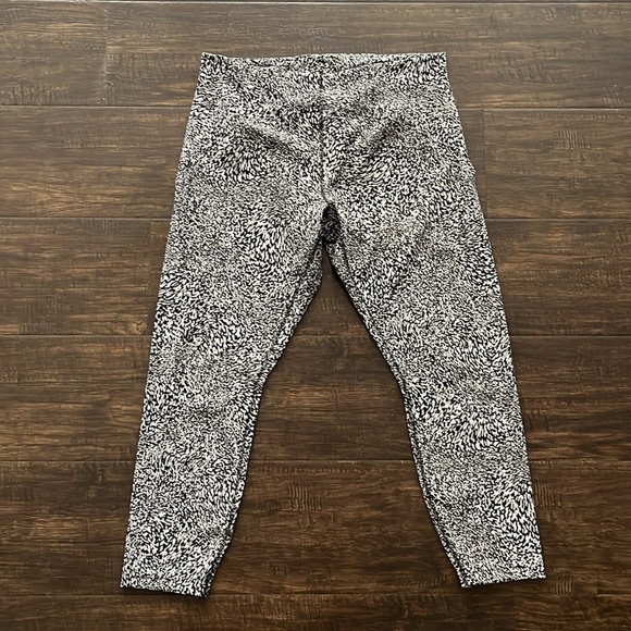 Lululemon InStill HR Tight 25” in Warped Grain Alpine White Black Sz 14 - Picture 12 of 14